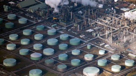 Петролът поскъпва, докато инвеститорите очакват решенията на централните банки*