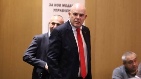 Гешев: Прокуратурата няма данни за преминаване на българската граница срещу 50 евро*