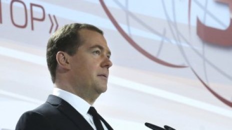 Медведев: Рублата ще остане свободно конвертируема