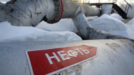 "Роснефт" съобщи за "перфектна буря", изяла 73% от печалбата през 2025 г.