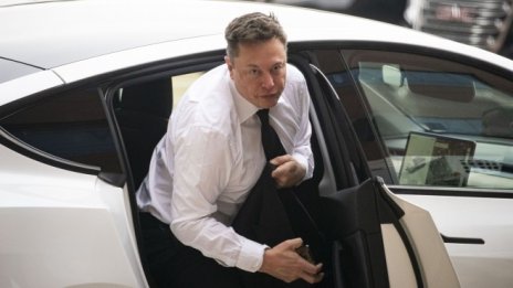 Съдия определи туитовете на Мъск за сваляне на Tesla от борсата като неверни
