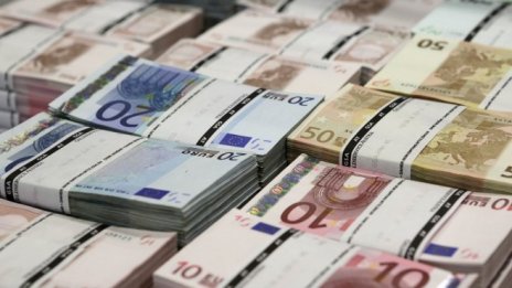 Несигурността накара гърците отново да теглят парите от банките