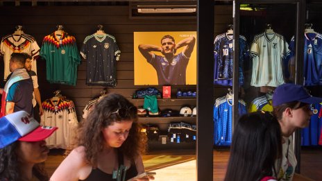 Световното по футбол не можа да донесе нужната инерция за печалбата на Adidas