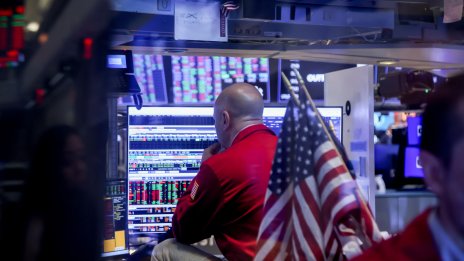 Wall Street затвори със спадове малко преди края на примирието между САЩ и Иран