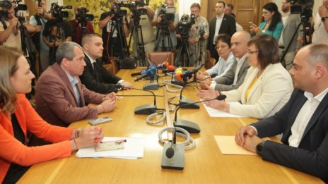 "Продължаваме промяната" отново иска Асен Василев за премиер