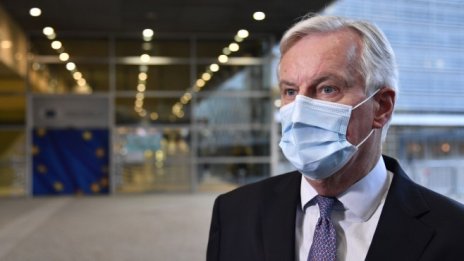 Еврото се възстановява след сигнала за сделка по Brexit до сряда