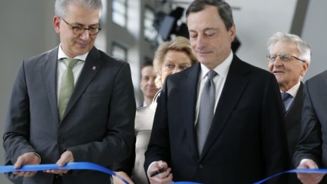 Драги: Еврозоната не е политически съюз, в който едни постоянно плащат за други