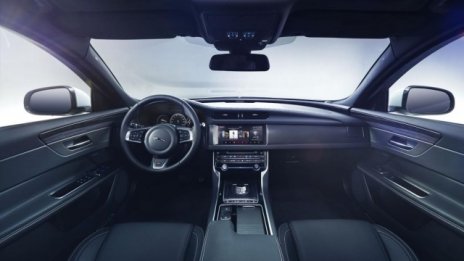 Първи снимки на новата генерация Jaguar XF