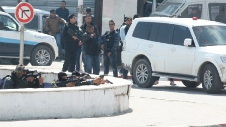 Терористична атака в Тунис уби 19 души, сред които 17 чужденци