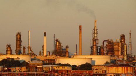 Exxon ще съкращава разходите и работните места заради щетите от пандемията