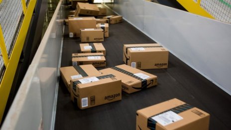 Amazon се възползва от коронакризата и удвои печалбата си