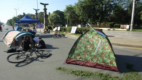 Кръстовищата на Орлов мост и „Цар Освободител“ остават под блокада