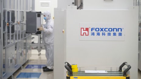 Приходите на Foxconn за първото тримесечие скачат с близо 30%