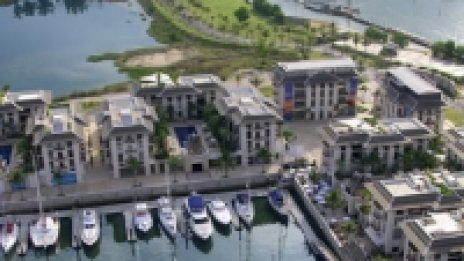 Продажбите на супер яхти растат, но къде ще ги паркират собствениците им?