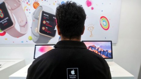 Apple: Нови рекорди, но с едно наум