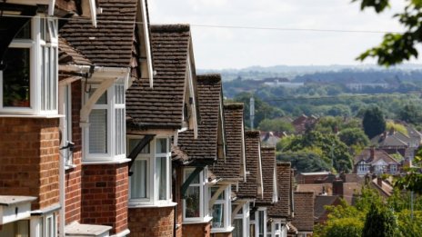 Силното търсене във Великобритания накара заемодателите да изтеглят офертите си