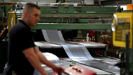 Фабричните поръчки във Великобритания растат с най-бърз темп от две години