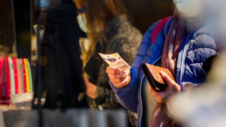 Инфлацията във Великобритания се задържа на 30-годишен връх през март