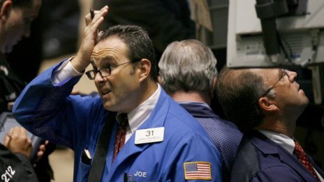 Масовите разпродажби накараха Wall Street да спре търговията за 15 мин.*