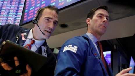 Dow продължава да дълбае надолу - изтрива над 2000 пункта*