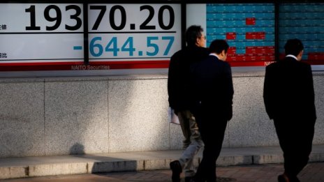 Понижената прогноза на МВФ за 2019 г. удари азиатските борсови индекси