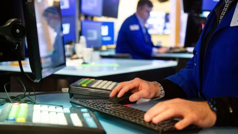 Dow Jones прибави над 300 пункта в очакване на данните за инфлацията