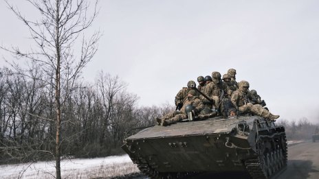 Заобиколен от руснаци: Ще падне ли Бахмут?