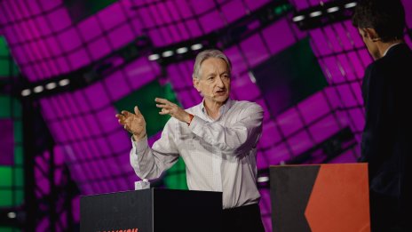 „Кръстникът на АІ“ вижда не повече от 20% вероятност технологията да унищожи човека