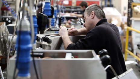 Липсата на кадри и инфлацията остават най-сериозните рискове за бизнеса у нас