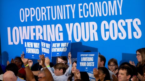 Какво казват икономистите за плановете на Камала Харис да ограничи спекулата