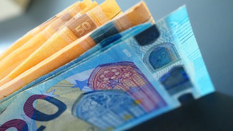 Великденски и коледни добавки да се изплащат всяка година, одобри комисия в НС