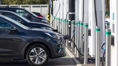 Китайският министър на търговията разкритикува разследването на ЕК срещу електромобилите