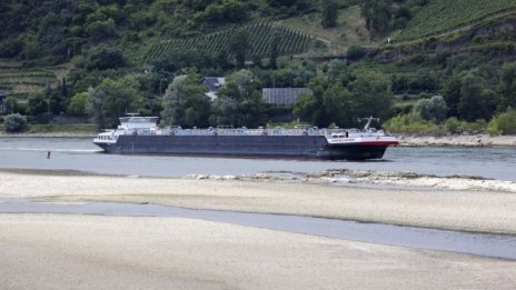 Нивото на река Рейн спада опасно