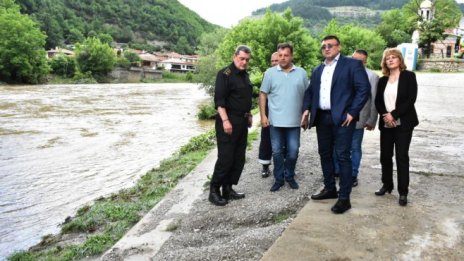 Държавата няма достатъчно пари, за да финансира всички щети от бедствия