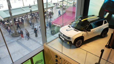 Renault записва силно тримесечие при приходите и продажбите