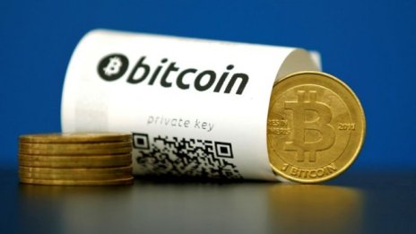 Bitcoin прескочи 1 000 долара за първи път от 2013 г.