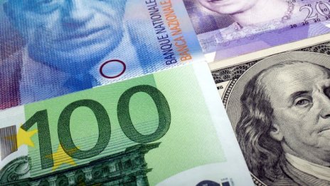 Еврото достигна годишен връх спрямо долара