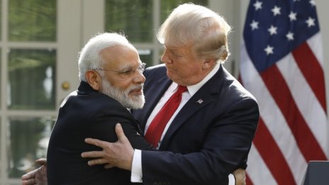 Тръмп прегърна Моди напук на Си Дзинпин