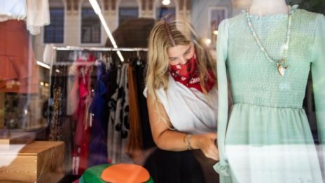 Броят на първоначалните молби за безработица в САЩ намалява до под 1,2 млн.