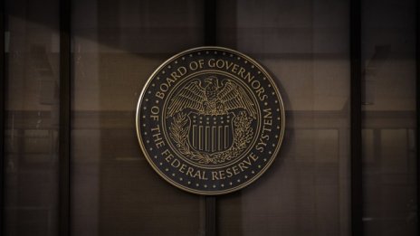 Фед: Икономиката расте със скромни до умерени темпове