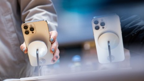 Apple е информирал доставчиците си за спаднало търсене на iPhone