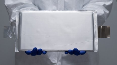 Daimler и Stellantis инвестират в производител на твърдотелни батерии