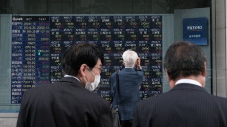 Акциите на Razer поведоха спадовете на борсите в Азия