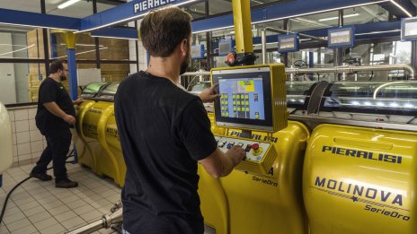 Основният показател за заплатите нараства с по-бавен темп в края на 2024 г.