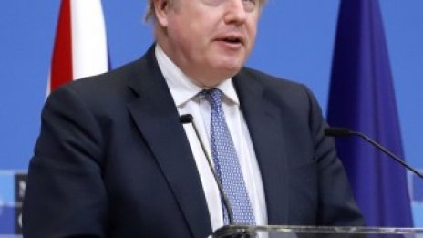 Джонсън разширява ограниченията за "мръсни пари" на руснаци в британски имоти