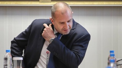 Румен Радев: Смяната на министъра на отбраната в момента е риск