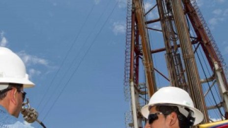 Изненадващият спад на американските запаси даде тласък на цената на петрола*