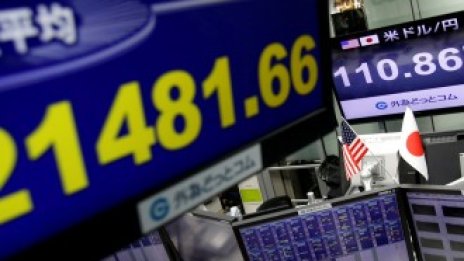 Акциите в Азия поевтиняха заради възобновените страхове от рецесия