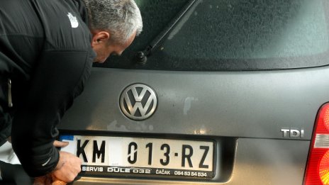 Сърбия и Косово постигнаха сделка за автомобилните номера