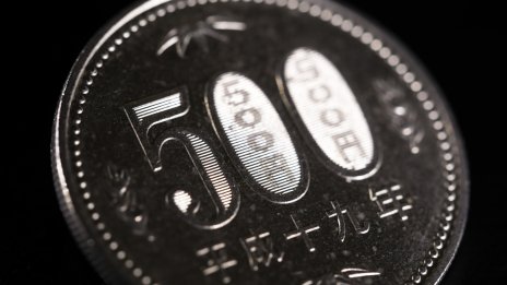 Японските власти засилват предупрежденията си след срив на йената до 34-годишно дъно